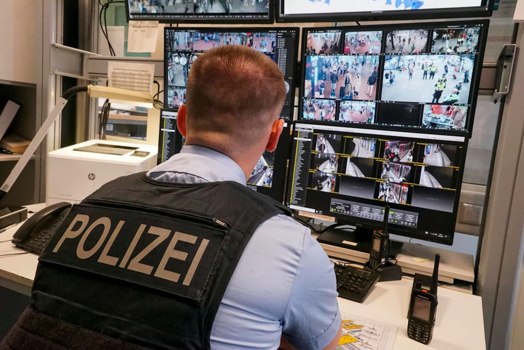 Palantir in Deutschland: Kontroverse um den Einsatz der US-Überwachungssoftware