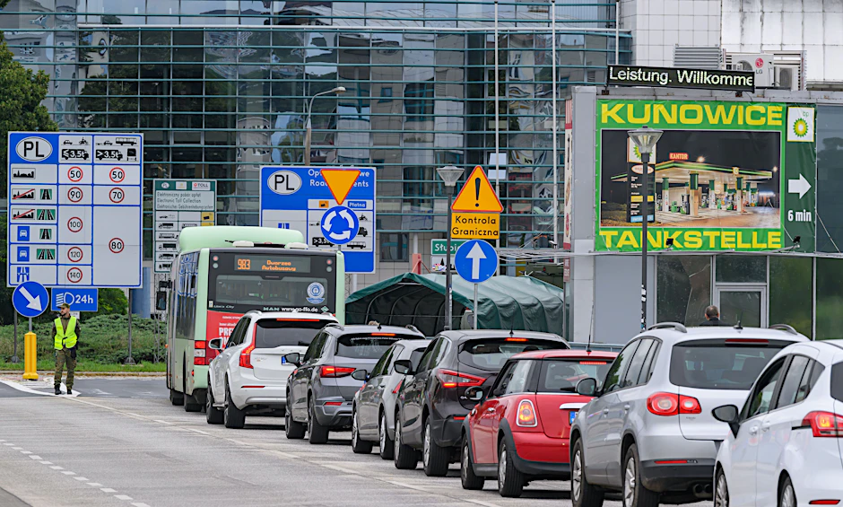 Die Kontrollen an der deutsch-polnischen Grenze haben auf beiden Seiten zu Staus geführt.