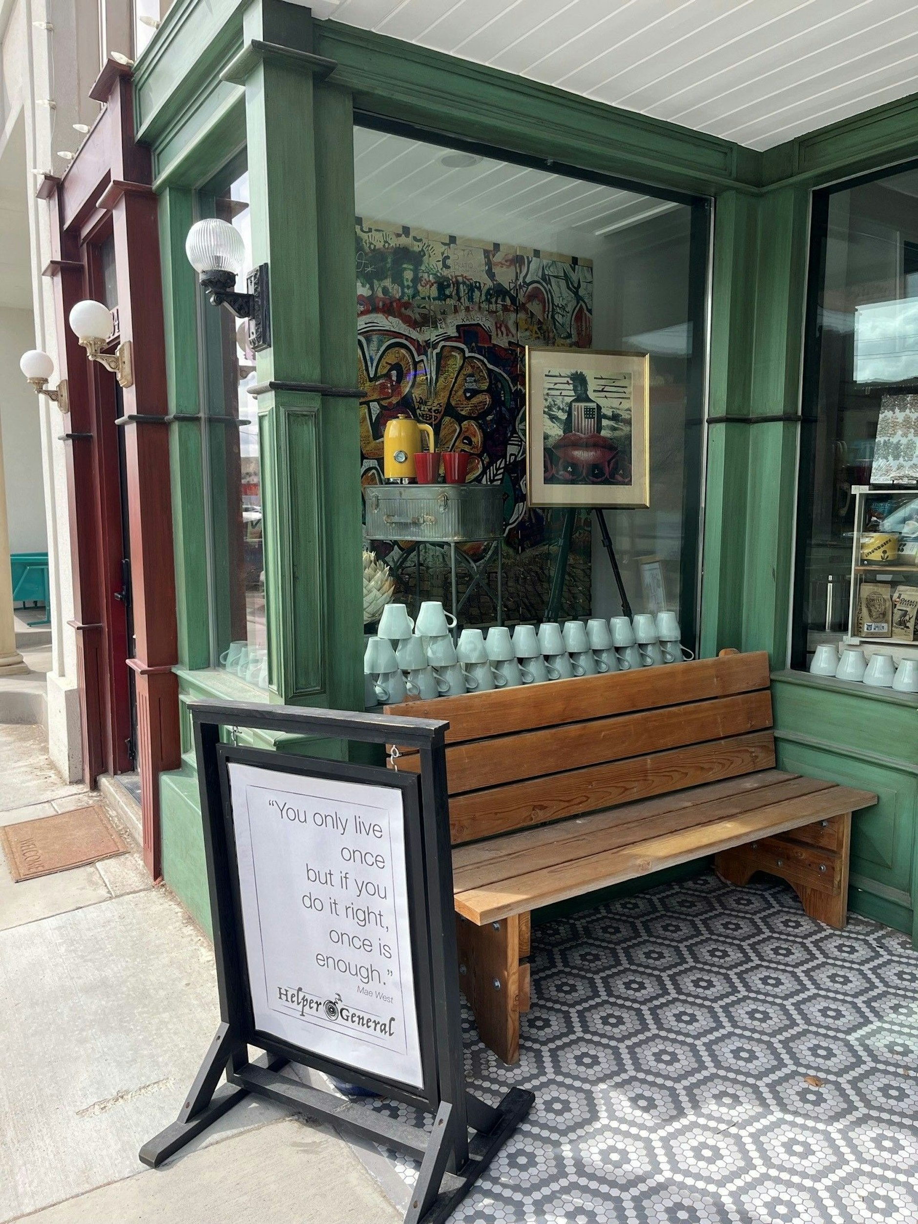 Ein Hauseingang in der Stadt