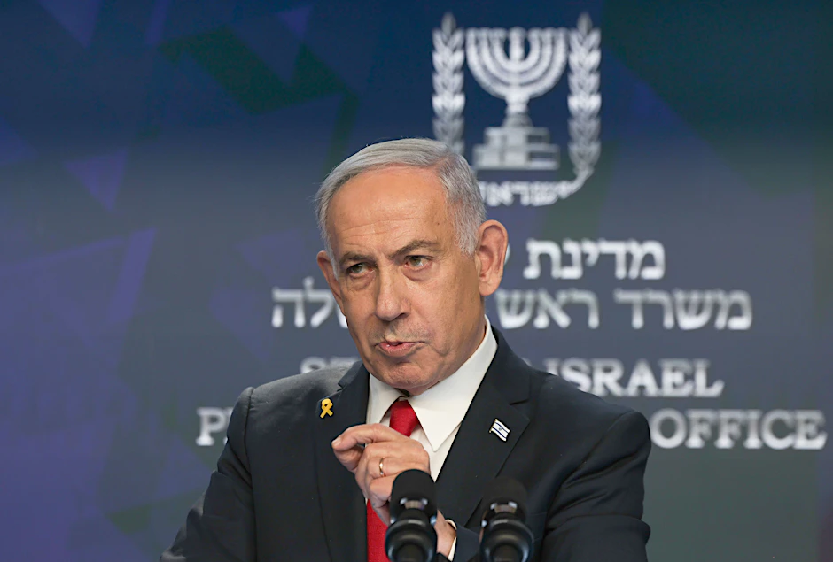 Der israelische Premierminister Benjamin Netanjahu spricht während einer Pressekonferenz.