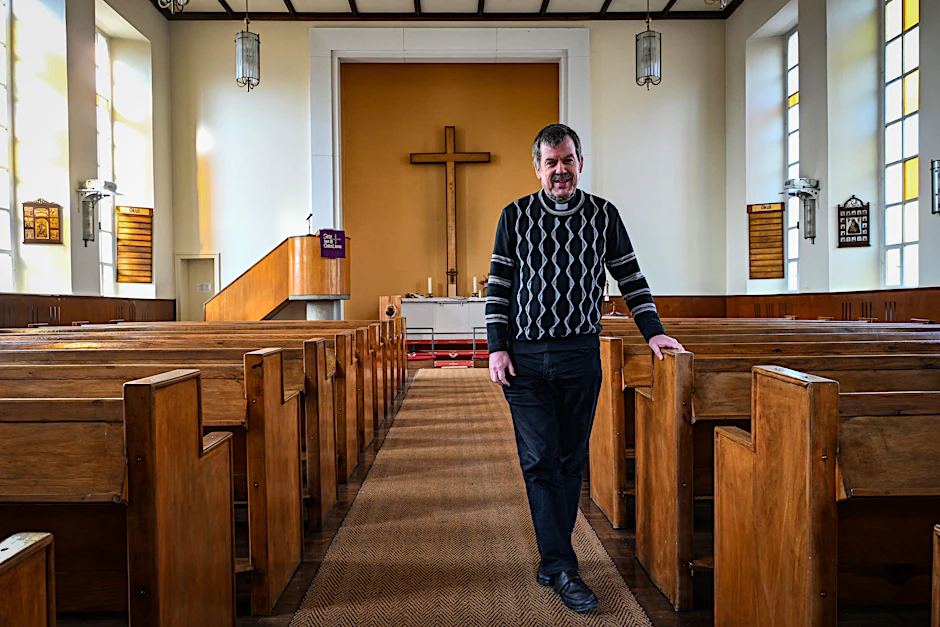 Pfarrer Gottfried Martens in seiner Kirche