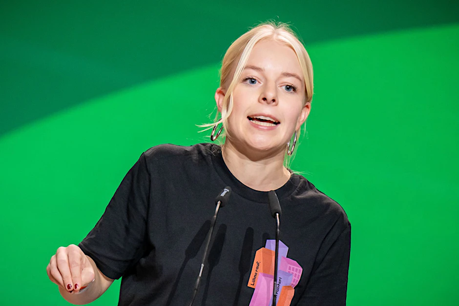 Jette Nietzard, Sprecherin der Grünen Jugend, spricht bei der Bundesdelegiertenkonferenz der Grünen.