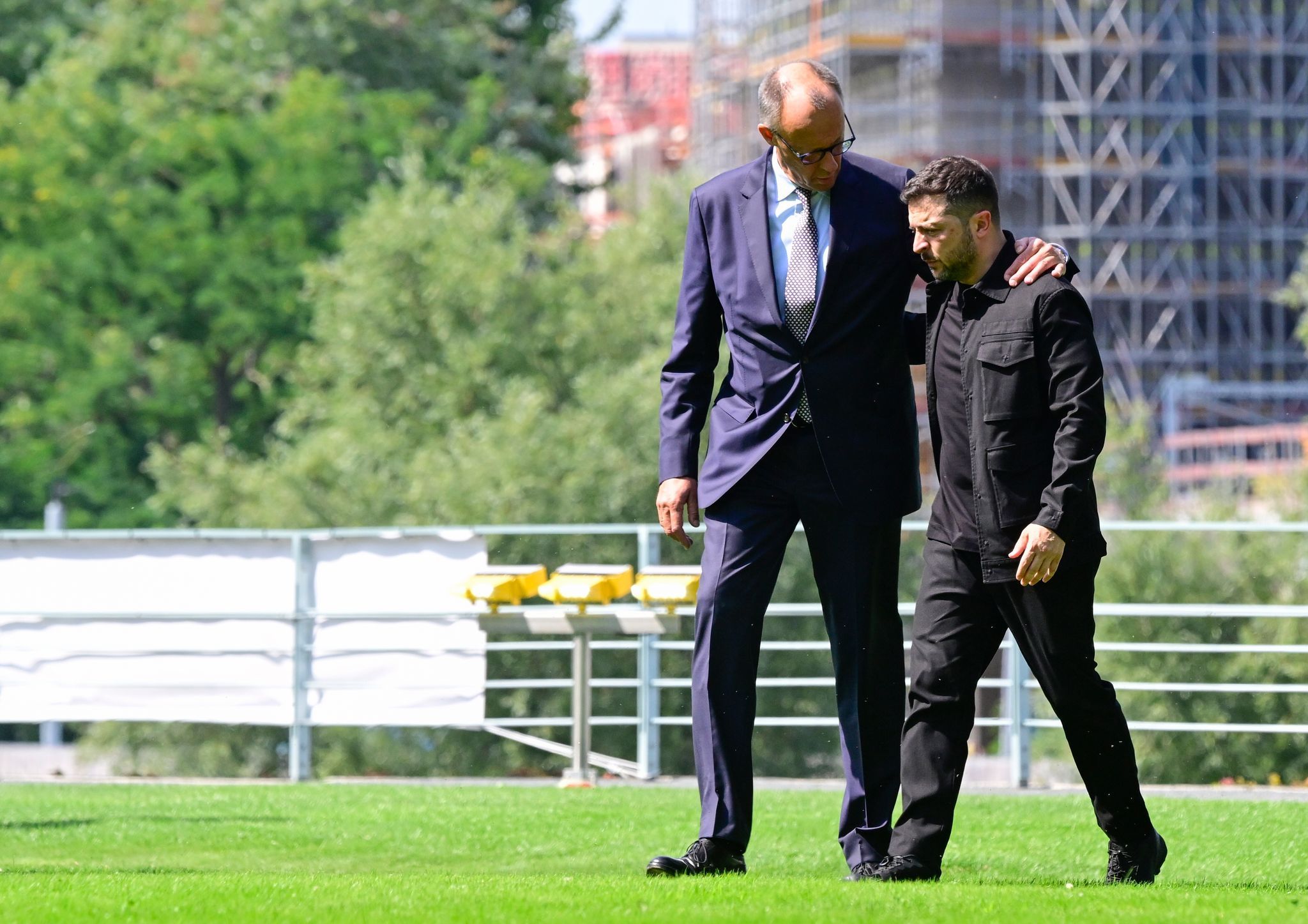 Trump schlägt Treffen mit Merz und Selenskyj vor: Nächster Gipfel zu Ukrainekrieg am Montag?