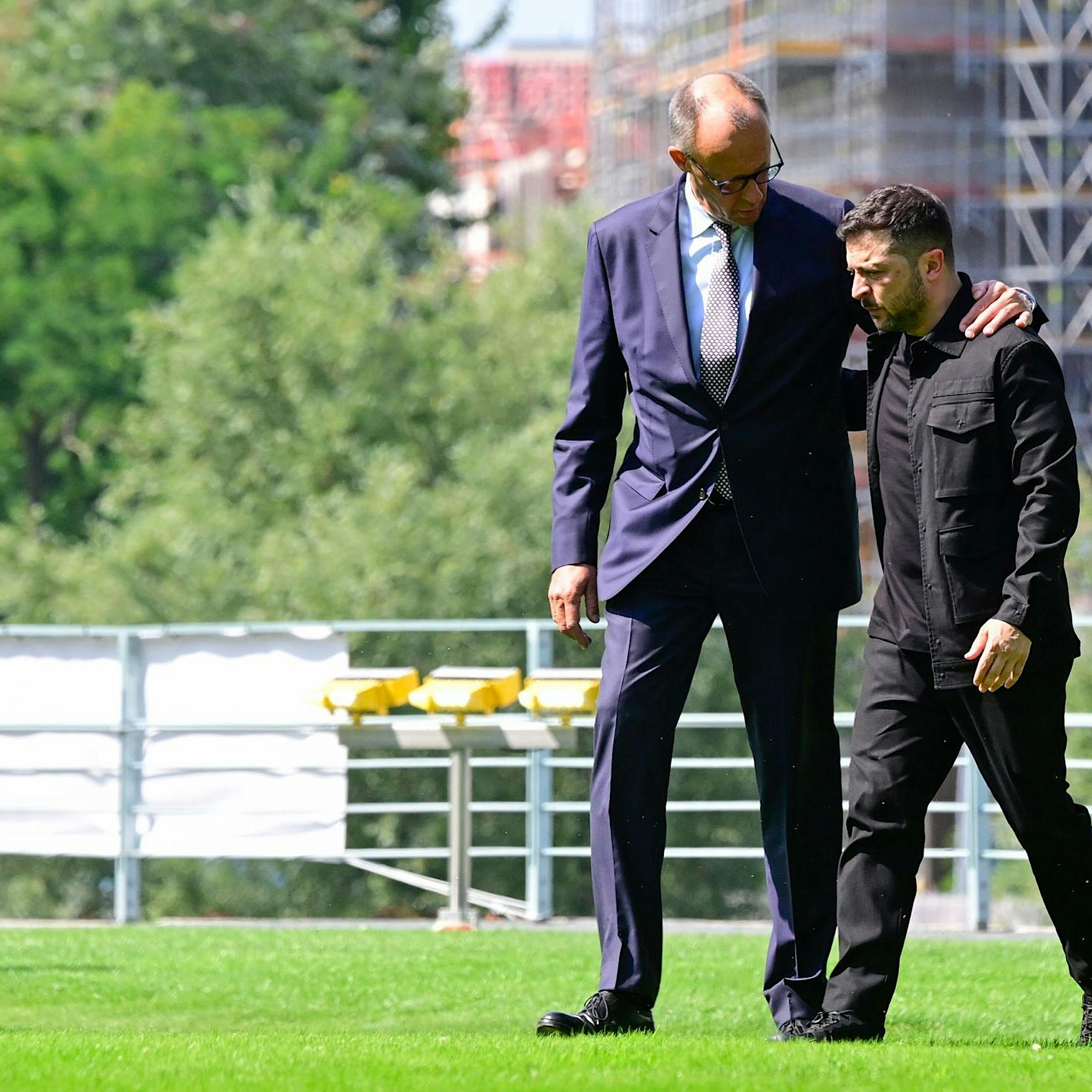 Trump schlägt Treffen mit Merz und Selenskyj vor: Nächster Gipfel zu Ukrainekrieg am Montag?