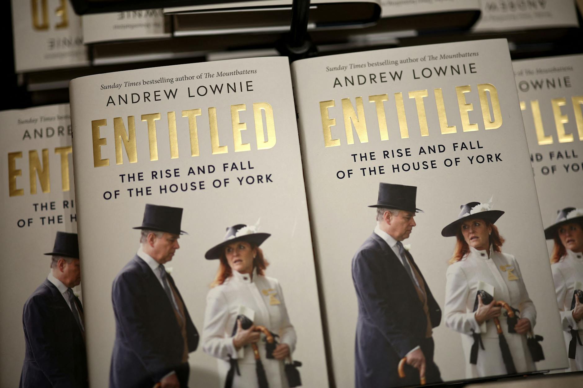 Im Vergleich dazu soll Prinz Harrys Buch harmlos sein: Die neue Biografie über Prinz Andrew erschüttert die Festen der Monarchie.