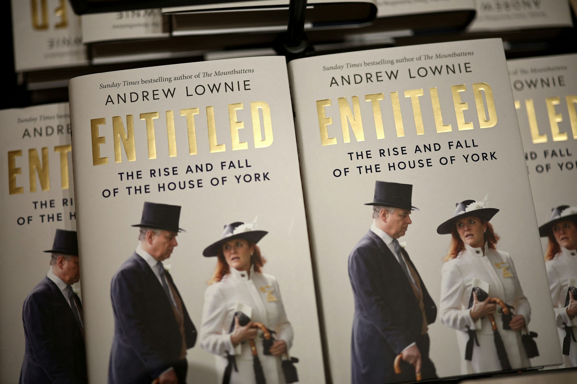 Im Vergleich dazu soll Prinz Harrys Buch harmlos sein: Die neue Biografie über Prinz Andrew erschüttert die Festen der Monarchie.