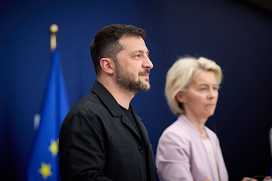Der ukrainische Präsident Wolodymyr Selenskyj wird samt europäischer Unterstützung am Montag zu Gesprächen in Washington erwartet.