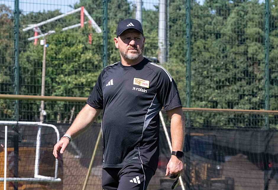 Steffen Baumgart bereitet sich mit dem 1. FC Union Berlin auf das erste Bundesliga-Spiel der neuen Saison gegen den VfB Stuttgart vor.