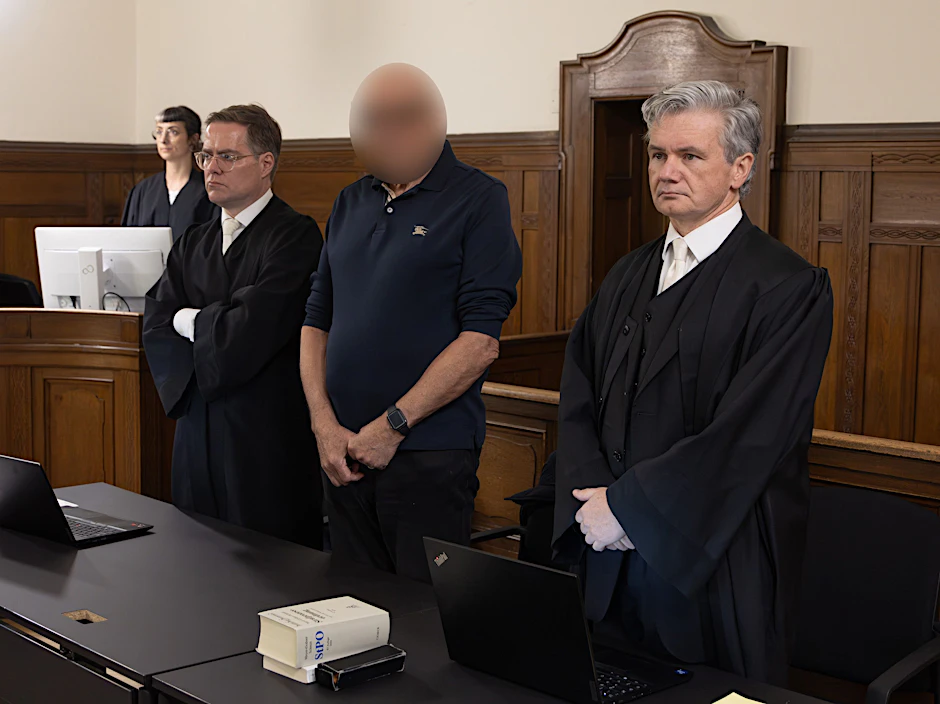 Muss Todor D. ins Gefängnis? Seine Verteidiger Maximilian Warntjen (l.) und Alexander Settele fordern einen Freispruch.