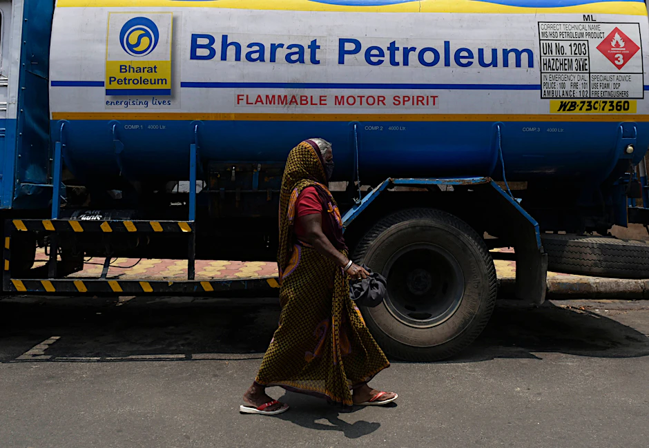 Die indischen Raffinerien Indian Oil (IOC) und Bharat Petroleum (BPCL) haben nun russische Tankerladungen für September und Oktober gebucht.
