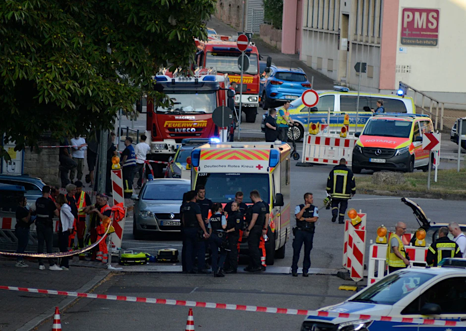 Polizist nach Raub mit Dienstwaffe erschossen: Mutmaßlicher Schütze ist 18 Jahre alt
