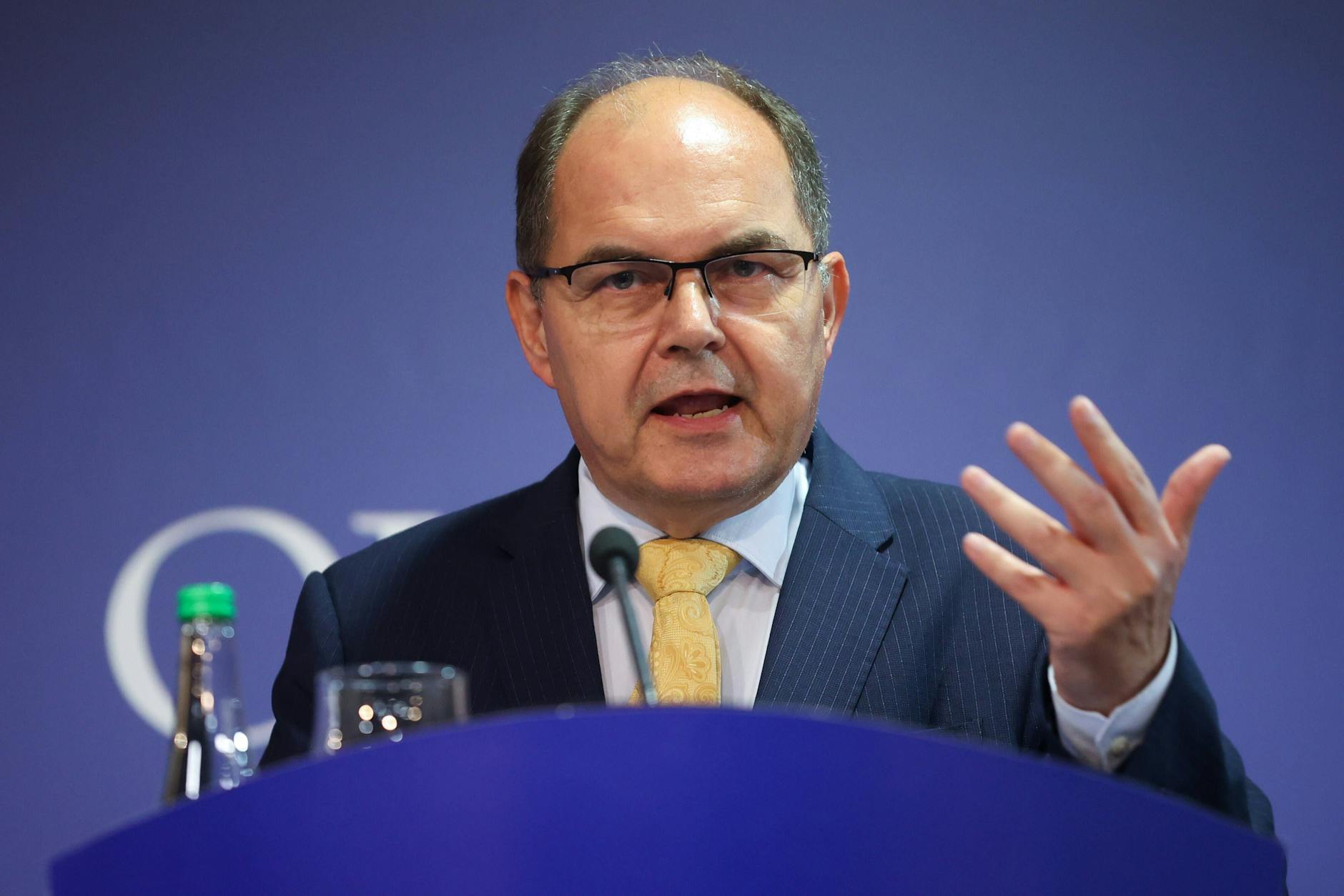 Christian Schmidt, Hoher Repräsentant der Vereinten Nationen, während einer Pressekonferenz