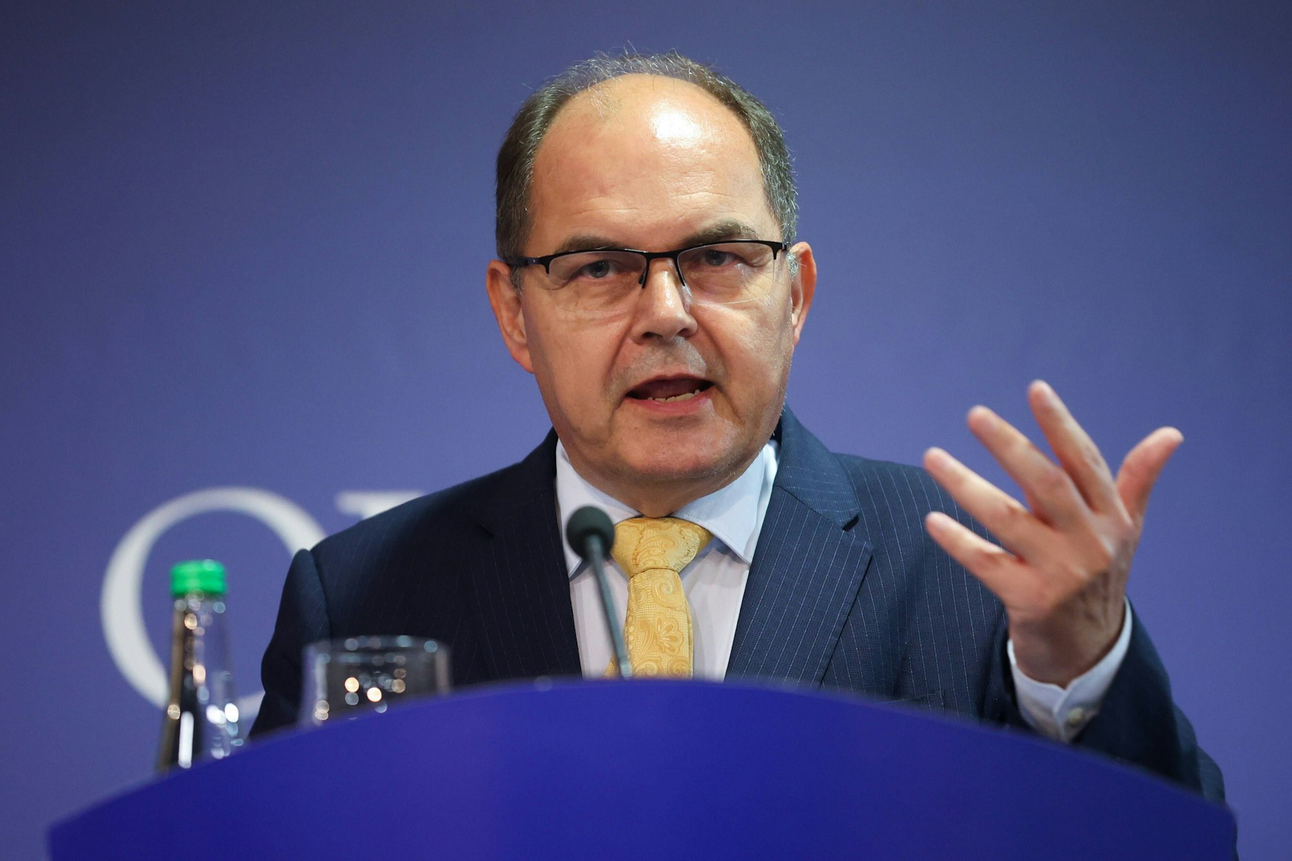 Christian Schmidt, Hoher Repräsentant der Vereinten Nationen, während einer Pressekonferenz