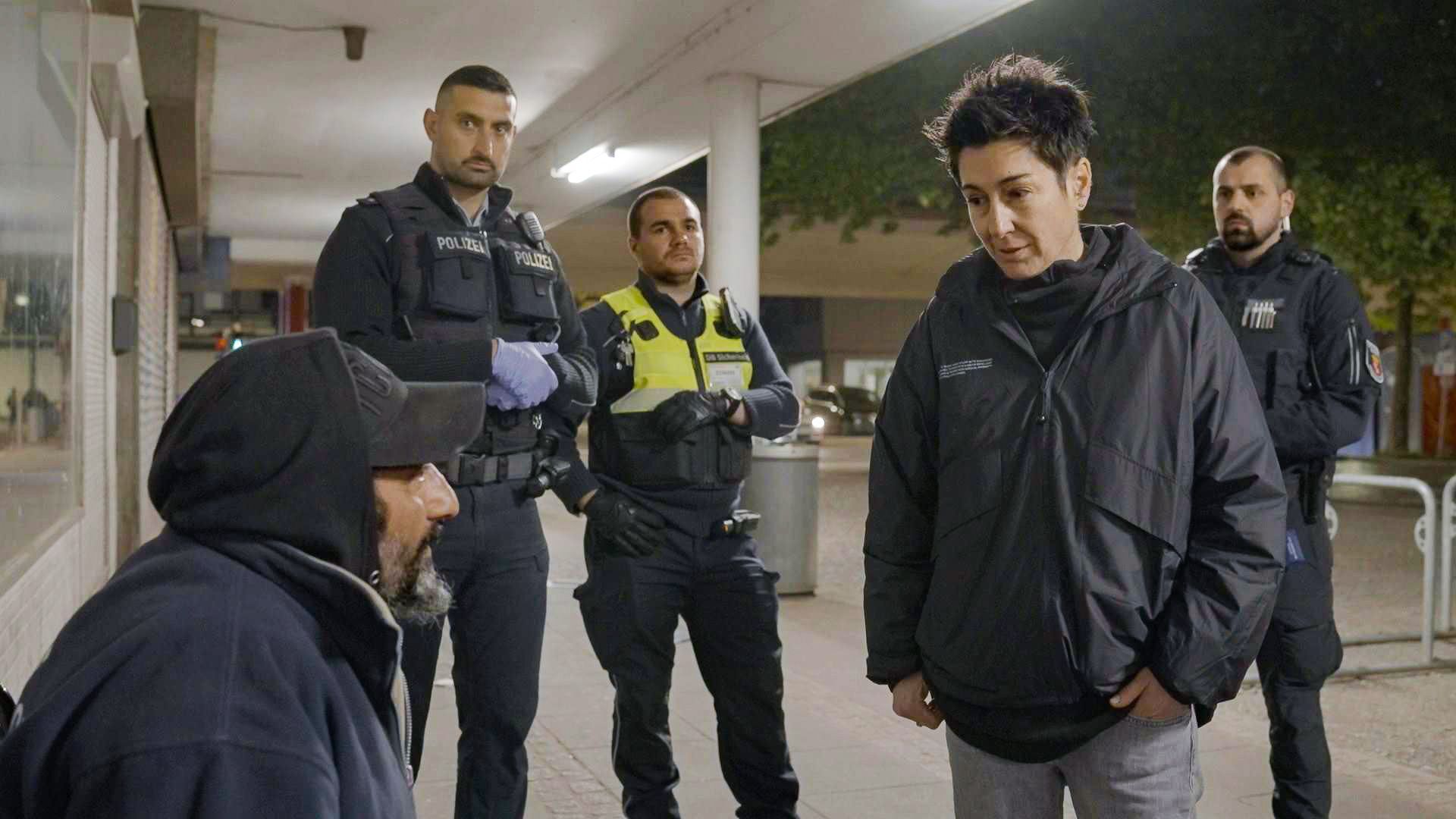 Verdrehte Fakten: In Dunja Hayalis Doku sind Deutsche eine Gefahr für Migranten