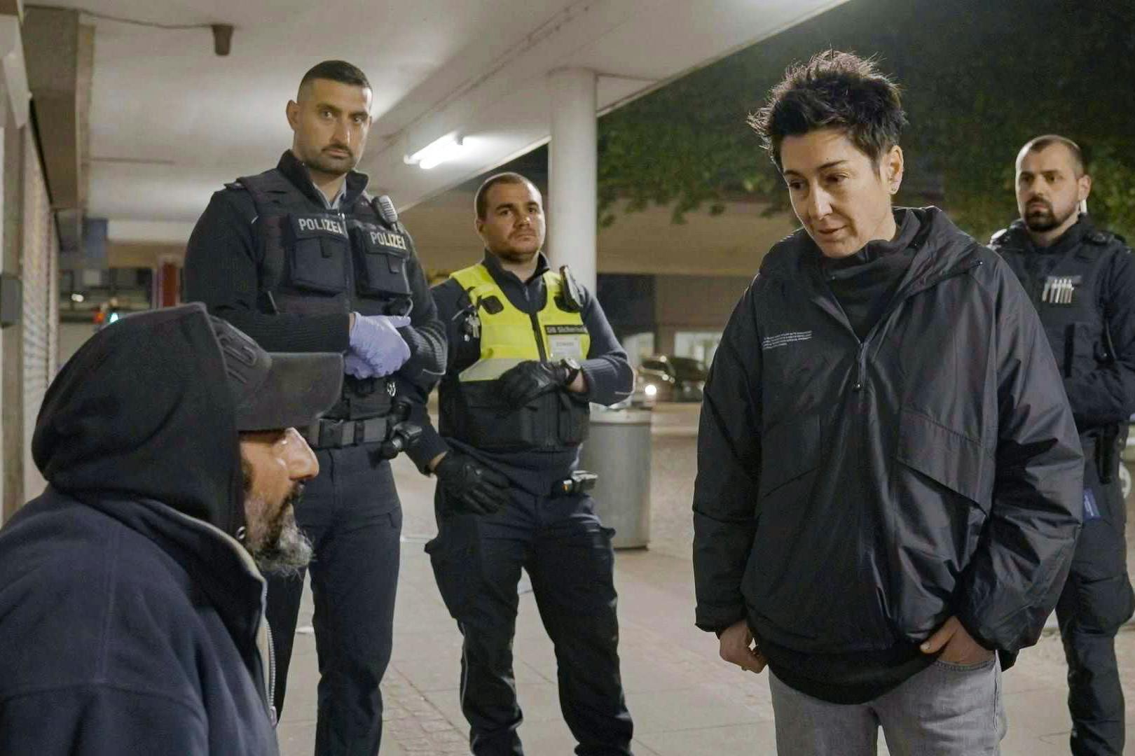 Die ZDF-Moderatorin Dunja Hayali begibt sich in der Doku „Am Puls“ auf die Suche nach Antworten auf die Frage, ob die wahrnehmbare Unsicherheit begründet ist.