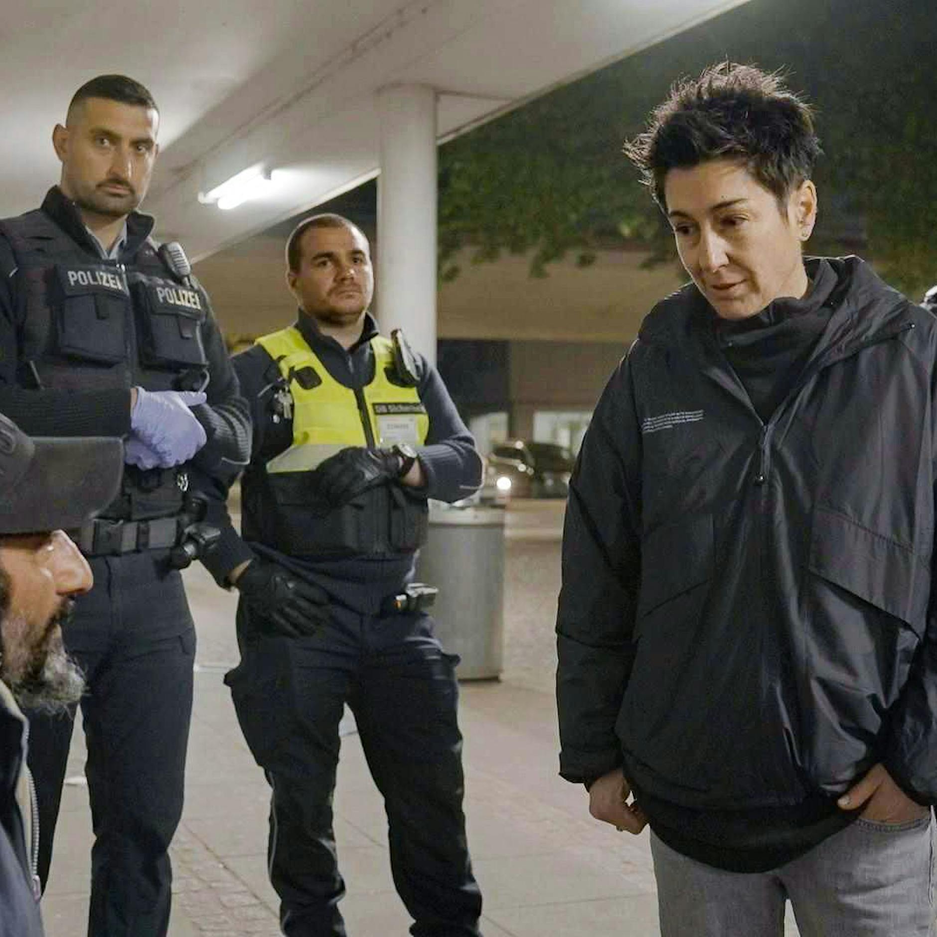 Verdrehte Fakten: In Dunja Hayalis Doku sind Deutsche eine Gefahr für Migranten