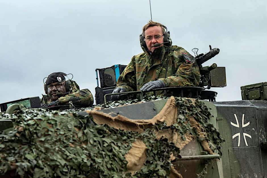 Werden deutsche Soldaten einen möglichen Frieden zwischen der Ukraine und Russland sichern? Bundesverteidigungsminister Boris Pistorius will Deutschland kriegstüchtig machen.
