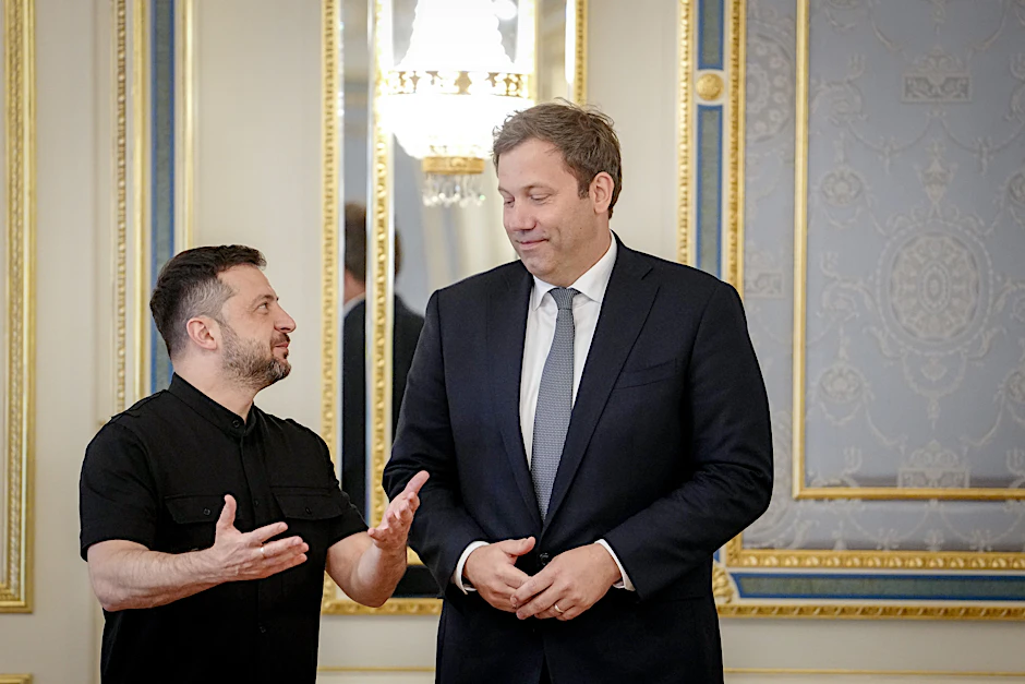 Kiew: Vizekanzler Lars Klingbeil (SPD, r) wird vom ukrainischen Präsidenten Wolodymyr Selenskyj empfangen.