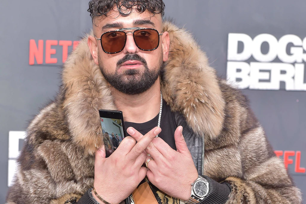 Rapper Haftbefehl wegen Fahrerflucht angeklagt: Wenn Musiker Gesetze brechen