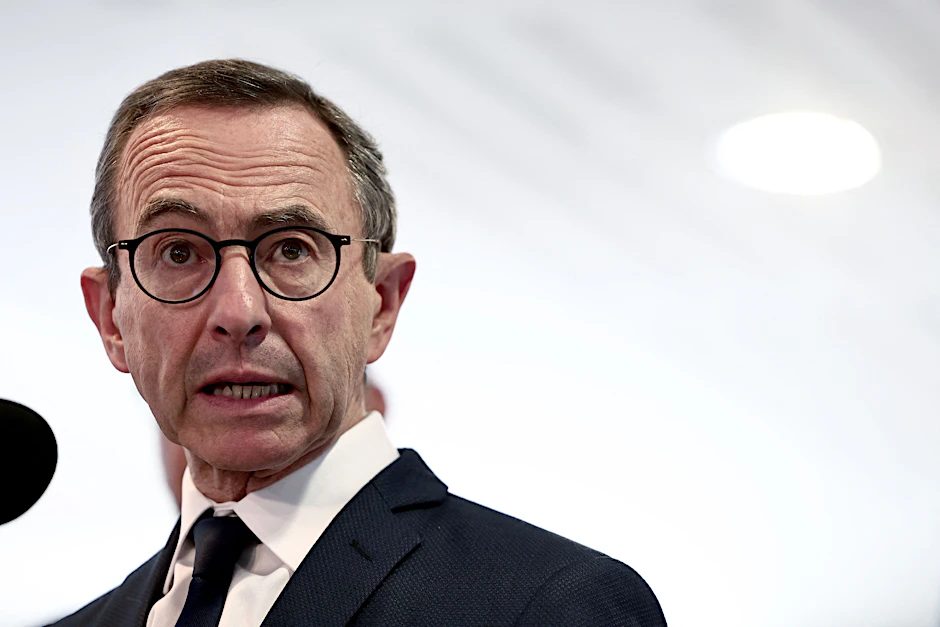 Frankreichs Innenminister Bruno Retailleau geht von einem antisemitischen Hintergrund aus.