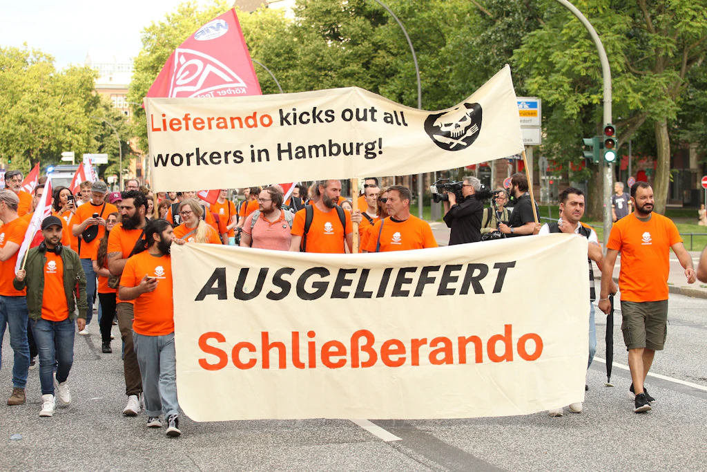 Protest gegen die Entlassung der Lieferando-Fahrer in Hamburg