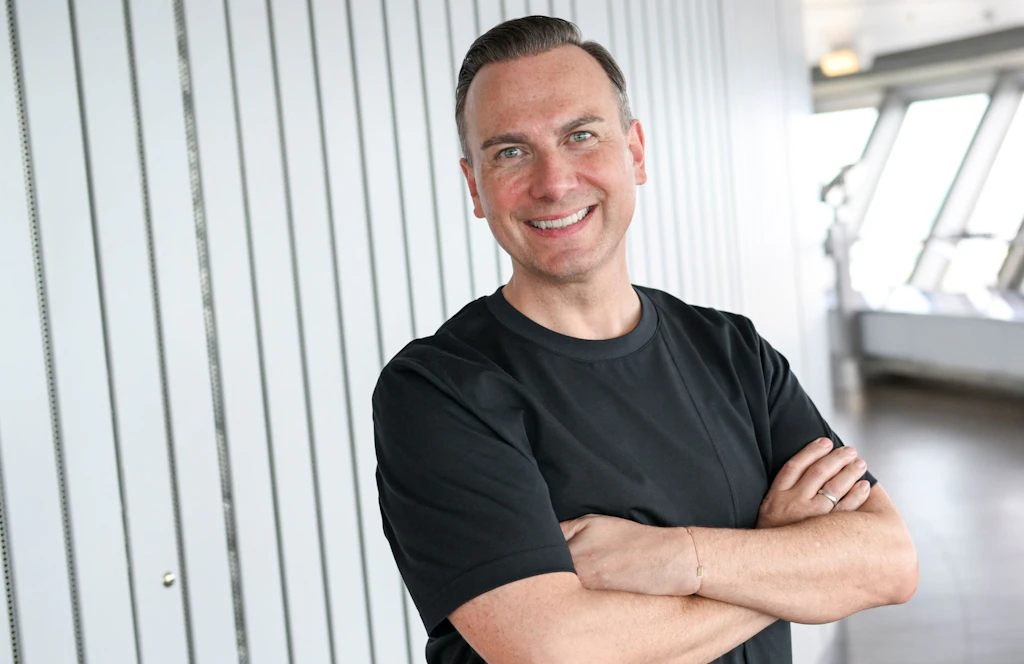 Tim Raue: Berliner Starkoch bringt Sneaker heraus
