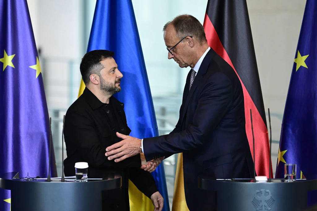 Wolodymyr Selenskyj und Friedrich Merz vor den virtuellen Beratungen europäischer Staats- und Regierungschefs mit Blick auf das Treffen von Trump und Putin
