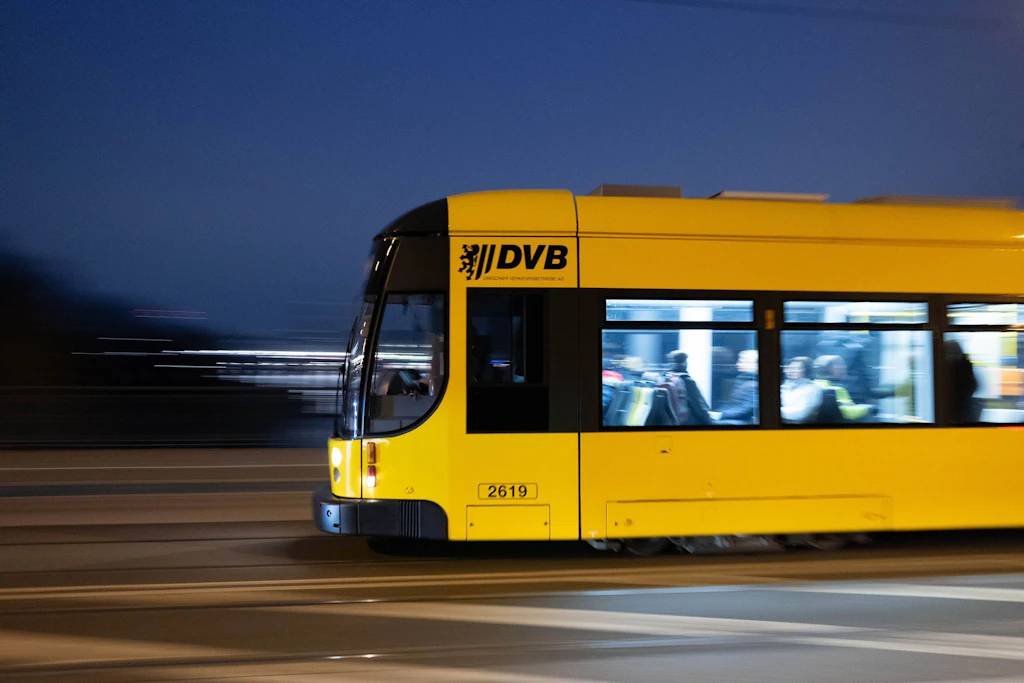 Messerangriff in Dresden: Polizei fahndet öffentlich nach weiterem Tatverdächtigen