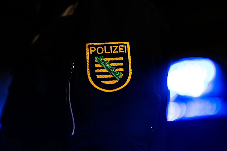 Der Hauptverdächtige aus der Dresdner Straßenbahn stellt sich den Behörden.