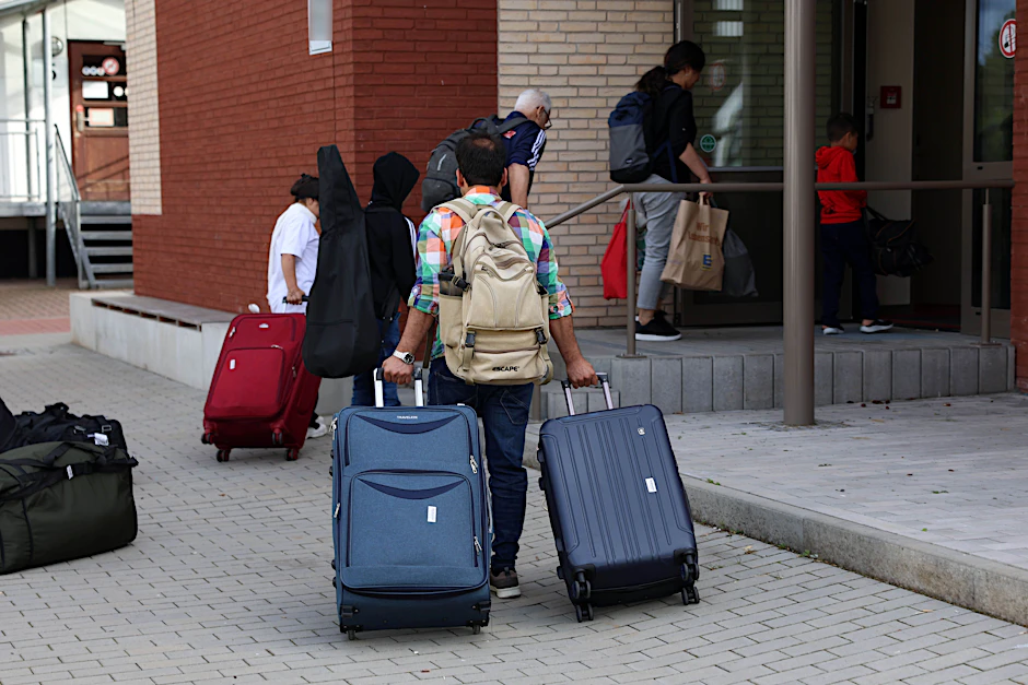 Nach langen Wartezeiten sind Familien mit Aufnahmezusage nach Deutschland gekommen.