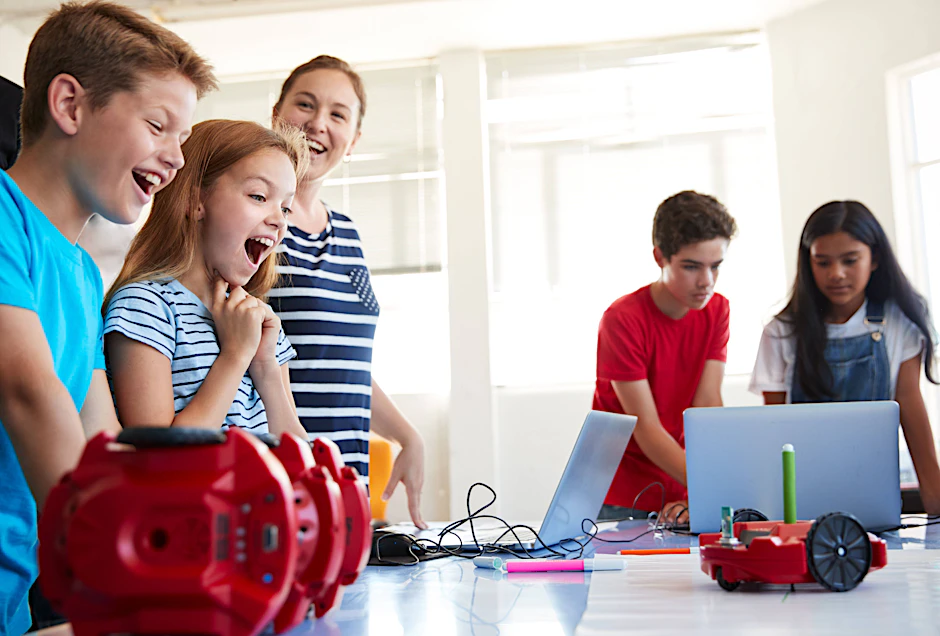 Handys, Laptops und Tablets gehören für Kinder längst zum Alltag: Warum sie also nicht nutzen?