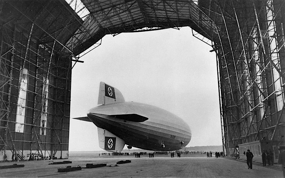Das Luftschiff LZ 129 Hindenburg im Jahr 1936 in Frankfurt am Main