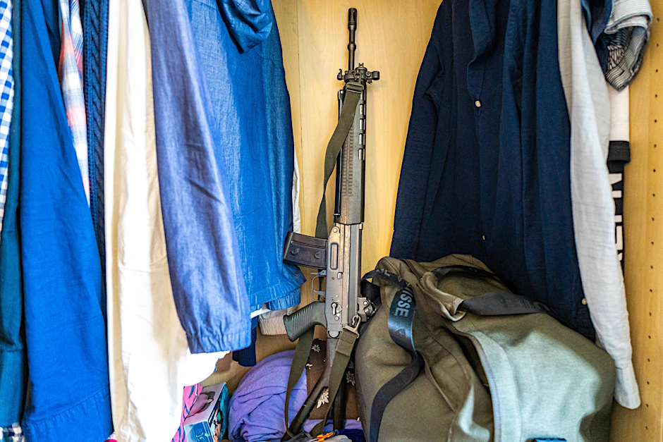 Nach dem Wehrdienst nehmen die Schweizer Soldaten ihre Dienstwaffe mit nach Hause. In vielen Ländern wäre das unvorstellbar.