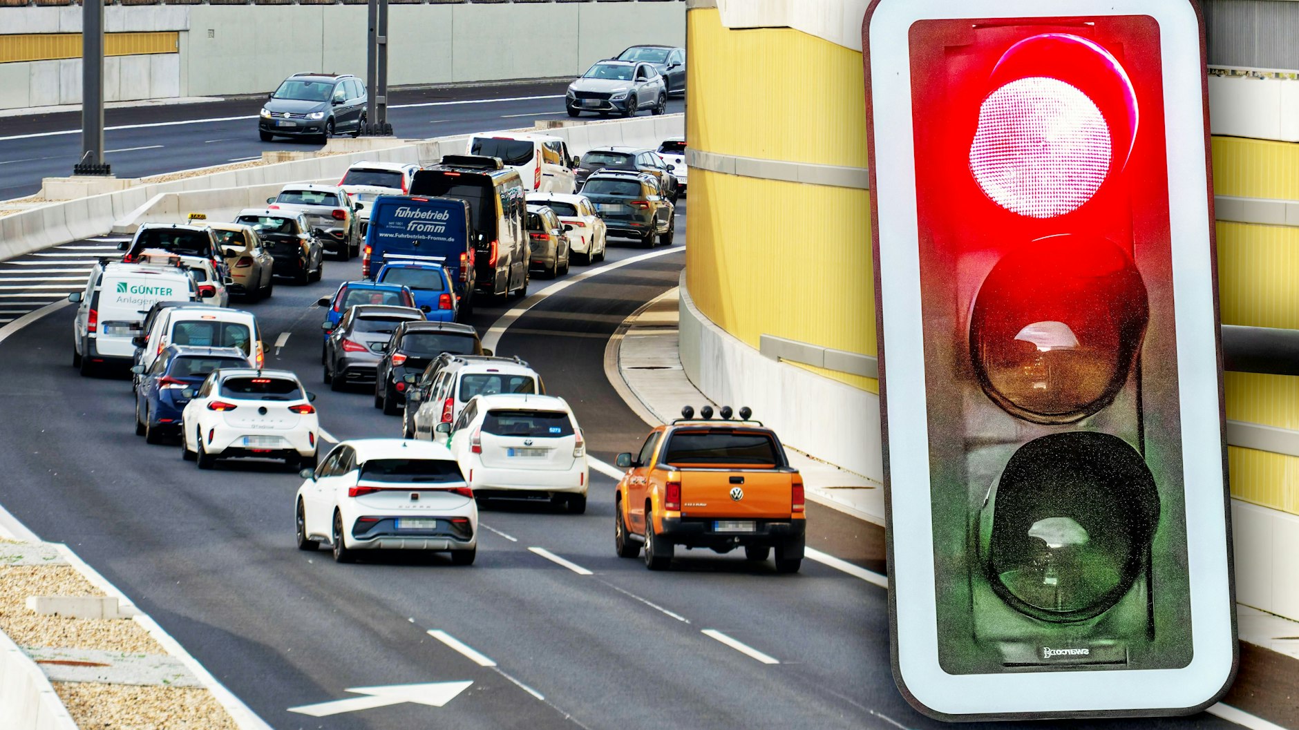 Jeden Tag Stau an und auf der A100: Der gerade neu eröffnete Abschnitt der Autobahn erhitzt die Gemüter und sorgt für reichlich Zoff.