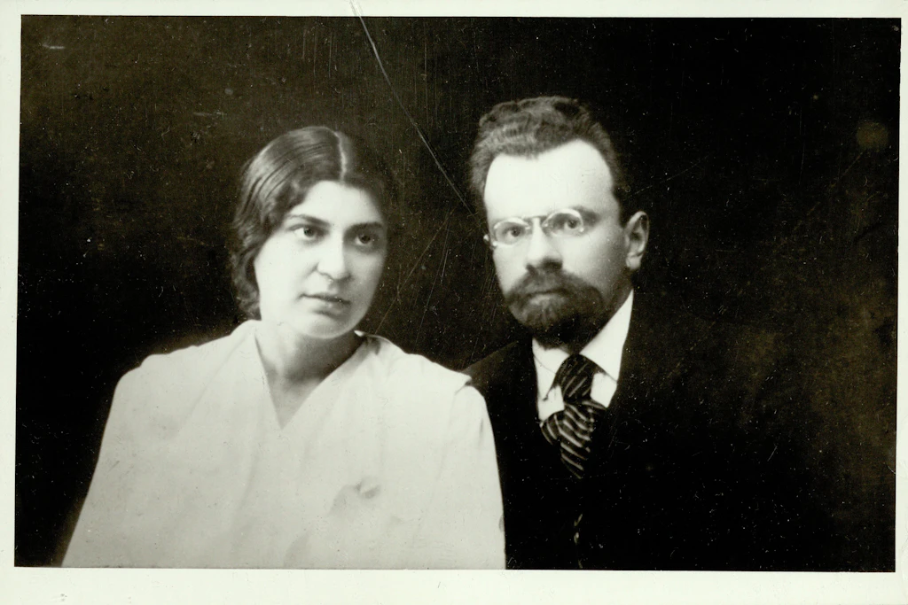 Wladimir Woytinski mit seiner Ehefrau in Irkutsk, 1916