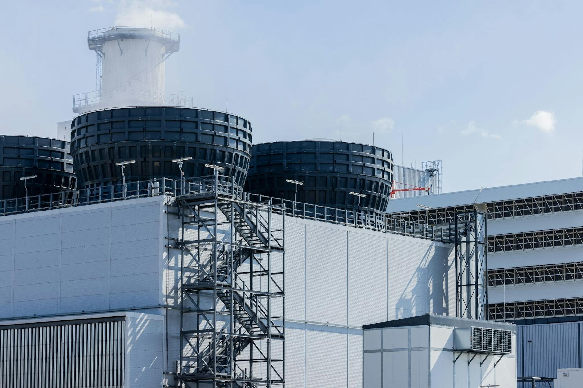 Blick auf das Gas- und Dampfturbinenkraftwerk (GuD) von Steag und Siemens neben dem Steinkohlekraftwerk Herne