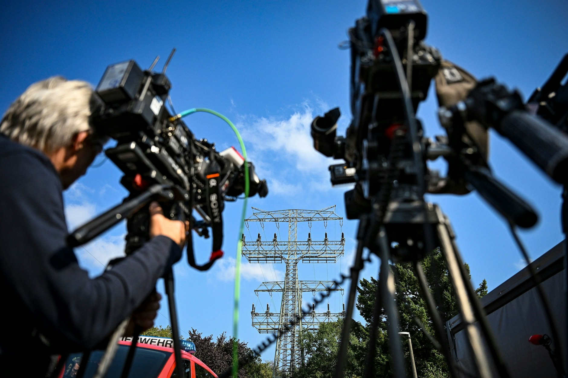 Nach stundenlangem Stromausfall in Berlin sind die ersten Haushalte wieder versorgt.