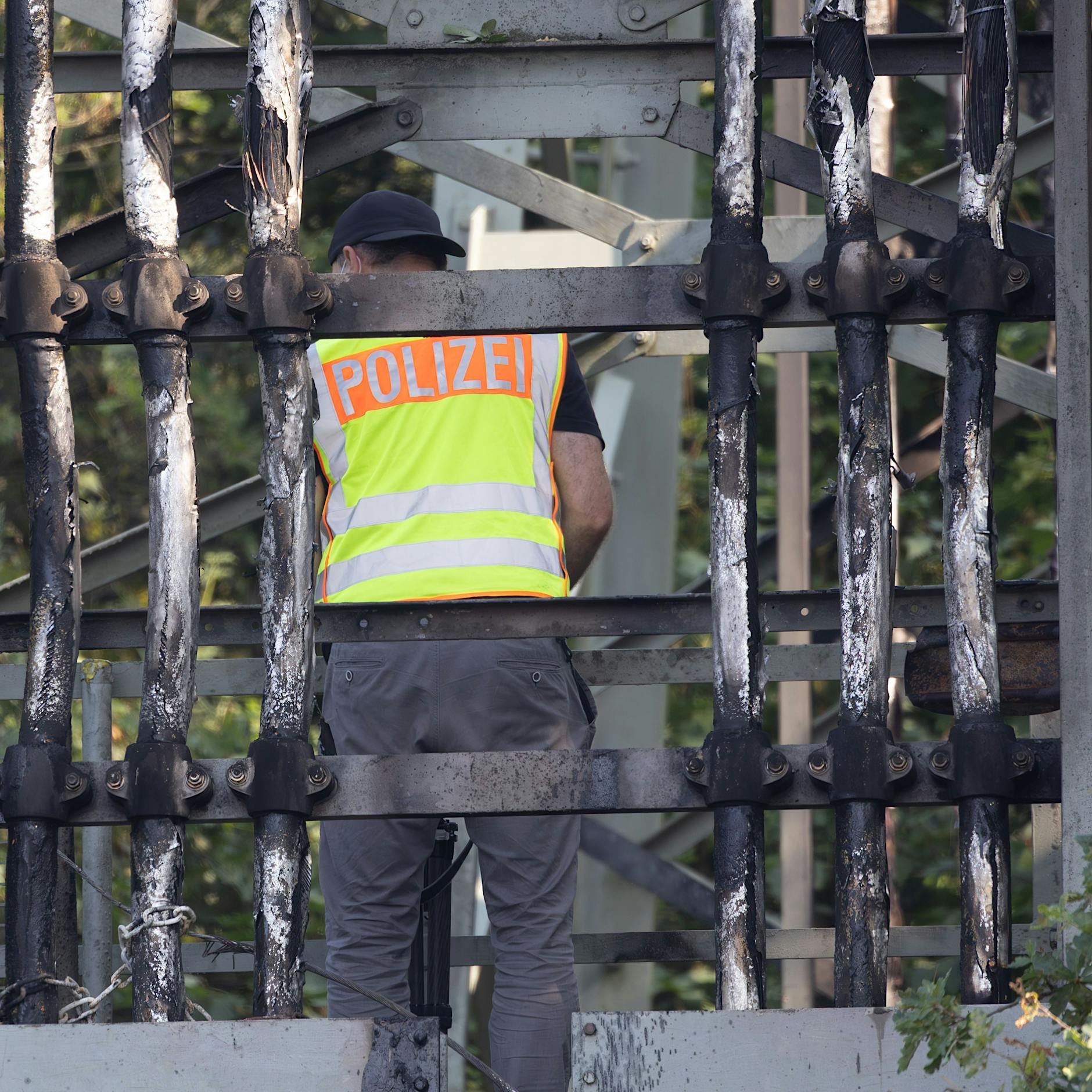 Nach Blackout in Köpenick und Sperrung der A100: Hunde nehmen Spur zu Brandstiftern auf