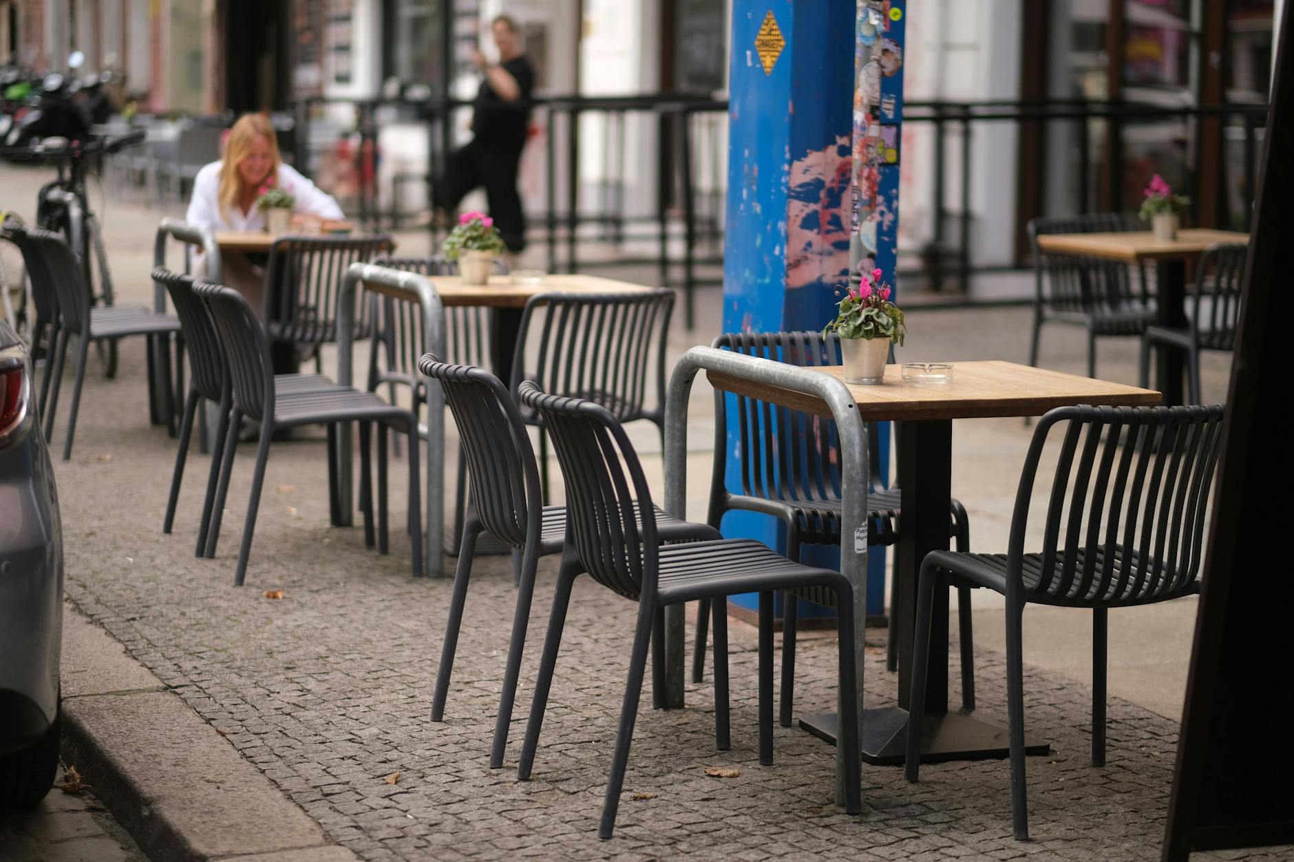 Mit der ungewöhnlichen Anordnung sorgt das Restaurant Hüftgold für Diskussionen im Netz.