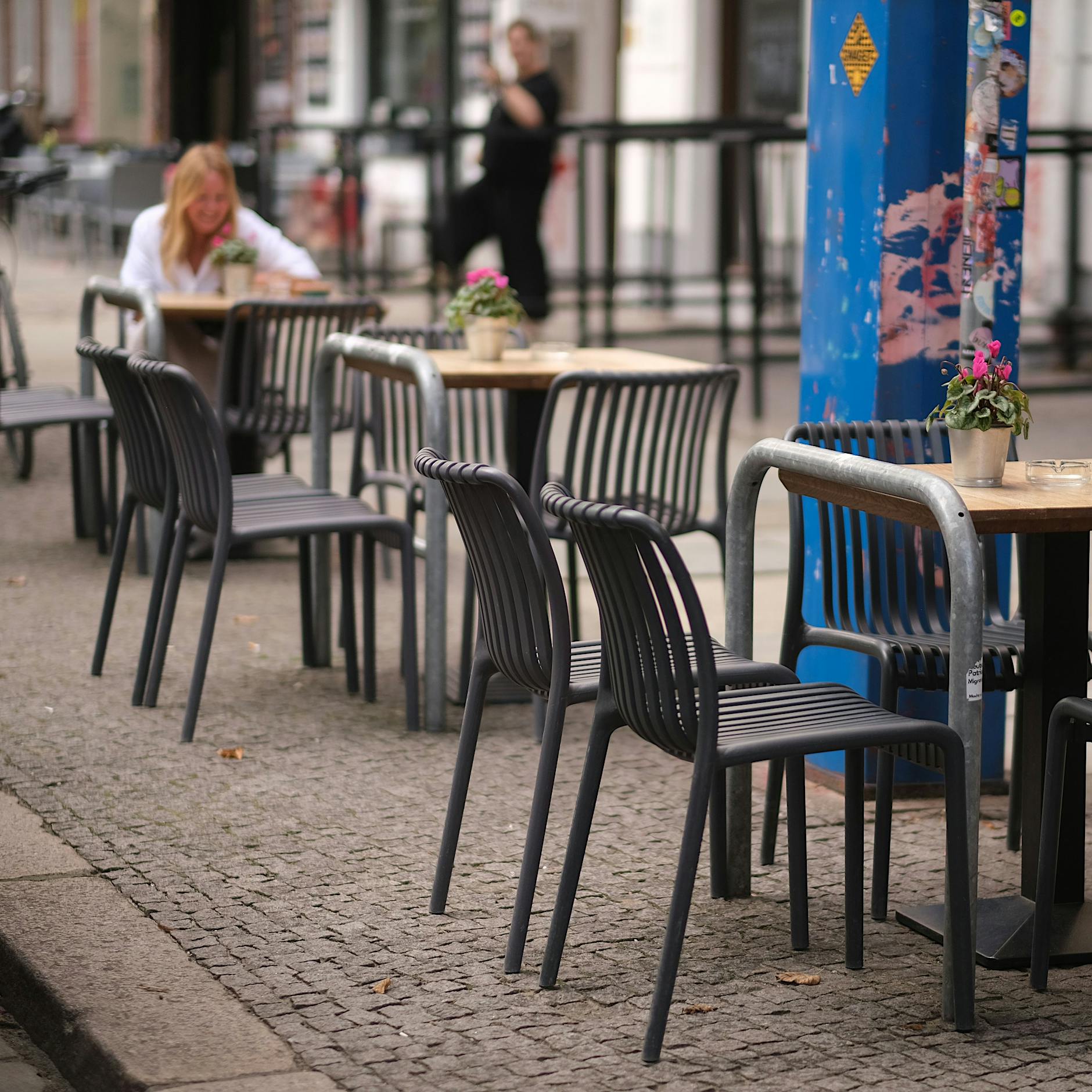 Streit in Friedrichshain: Restaurant ersetzt Fahrradständer durch Sitzplätze – im Netz brodelt es