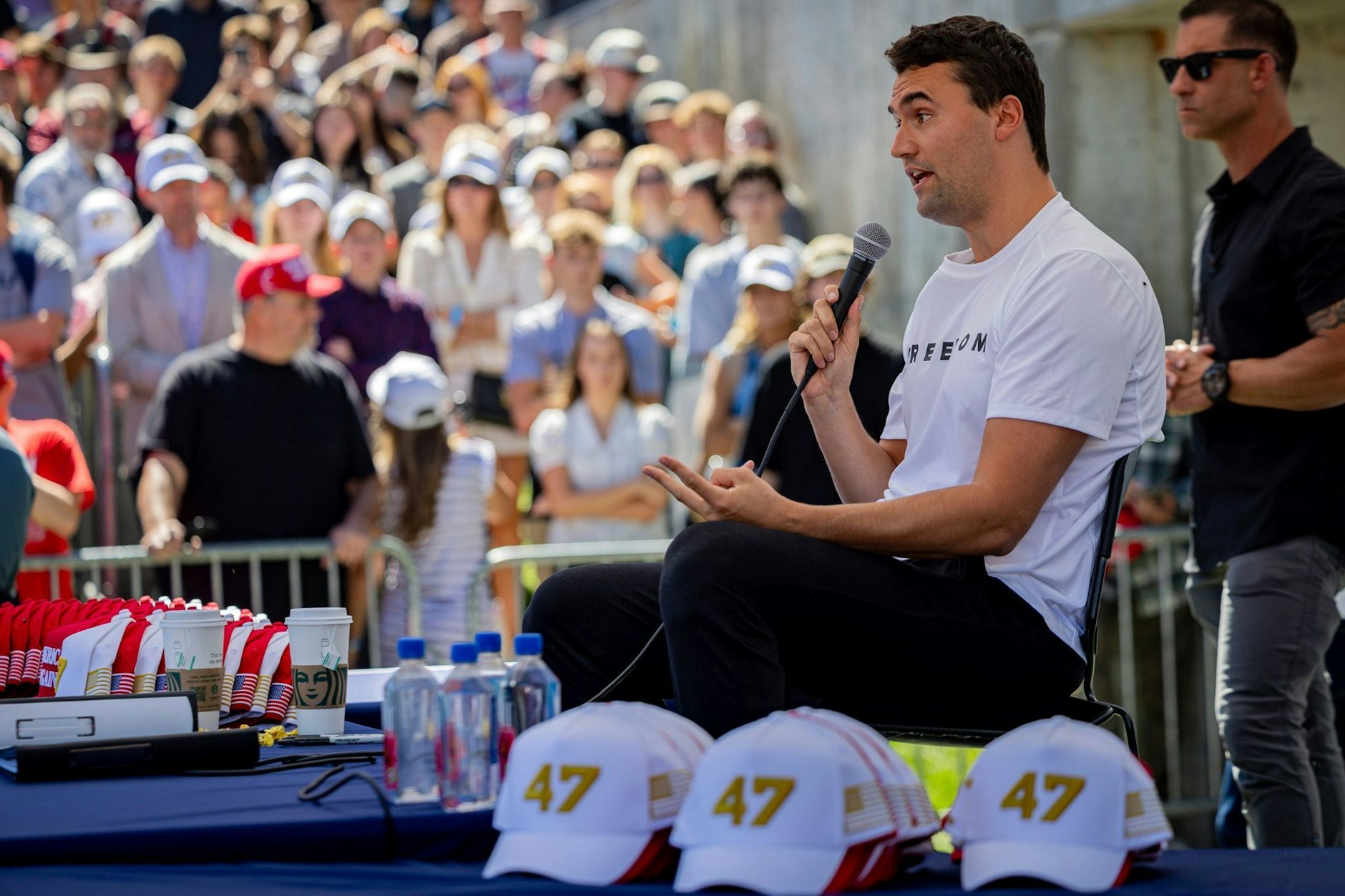 Charlie Kirk spricht an der Utah Valley University. Kurz danach fällt der tödliche Schuss.