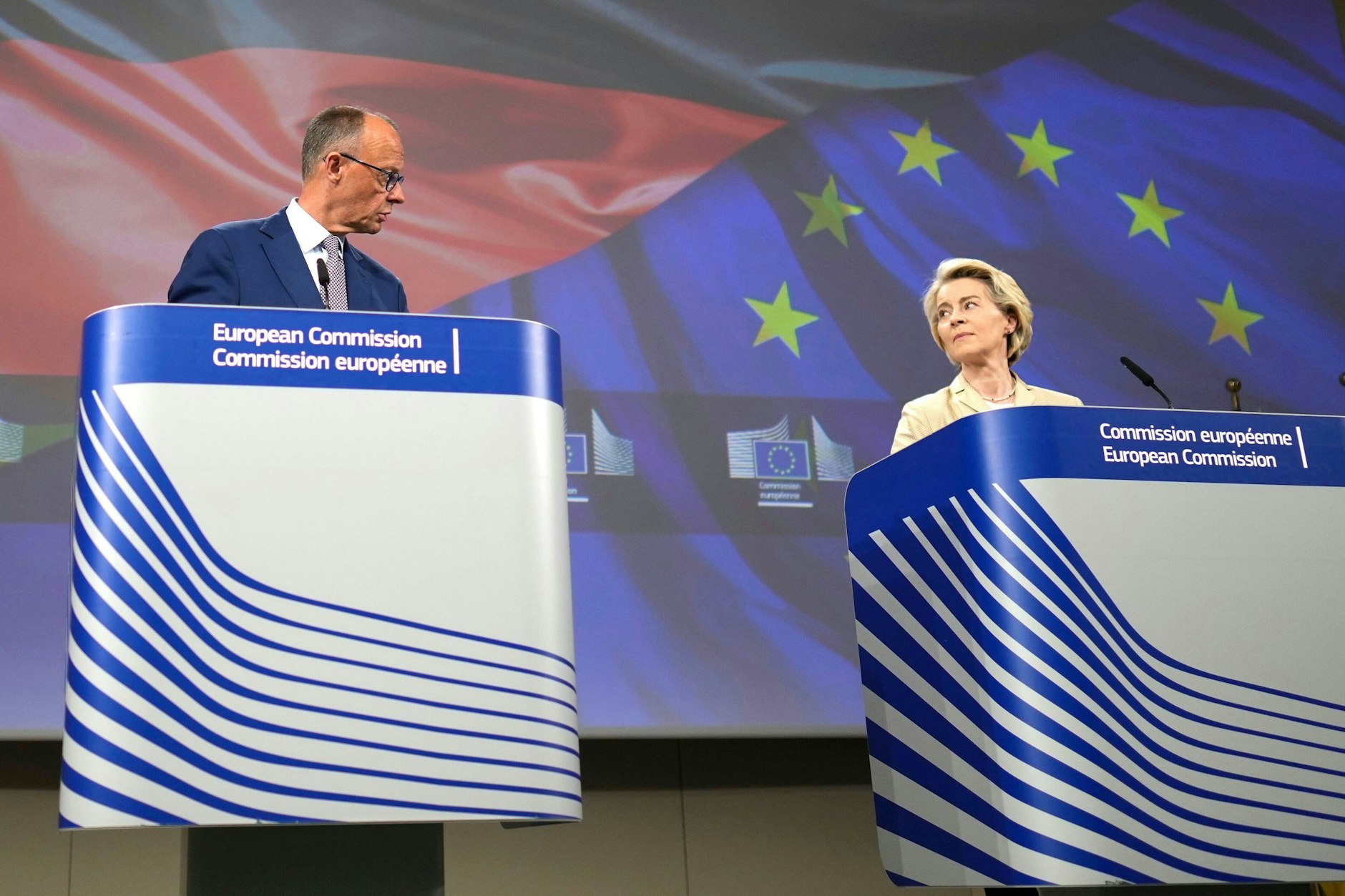 Bundeskanzler Friedrich Merz und EU-Kommissionschefin Ursula von der Leyen. Die EU hat bereits das 18. Sanktionspaket gegen Russland verhängt.