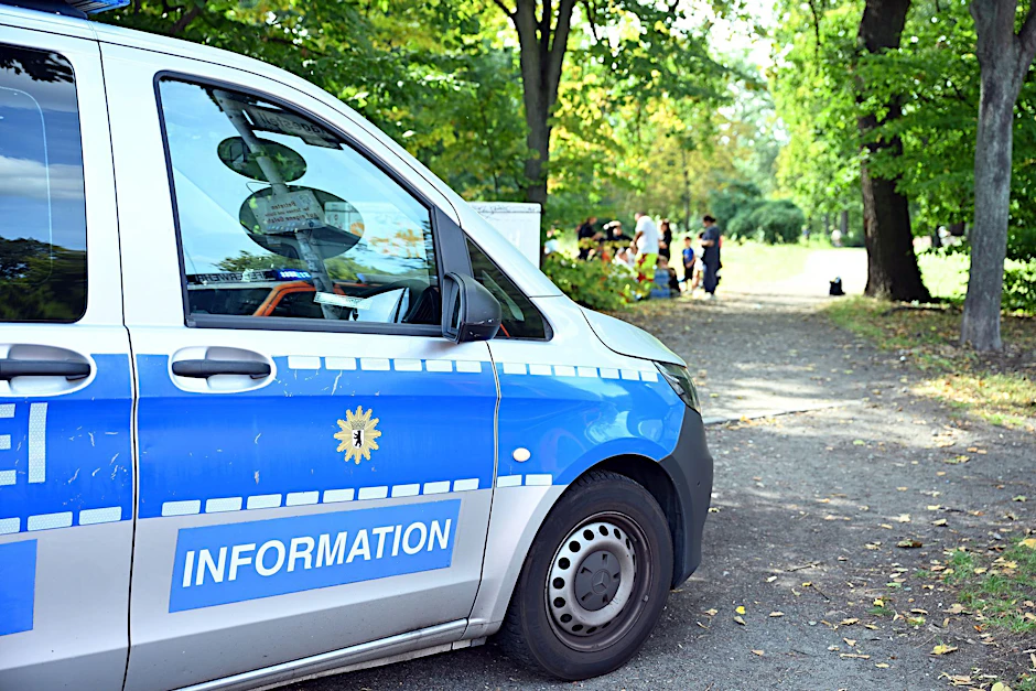 Am Donnerstag vergangene Woche fuhr ein Auto in eine Gruppe von Kindern.