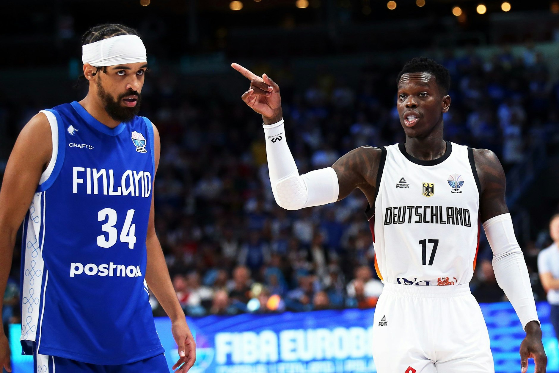 Dennis Schröder (r.) hat die deutschen Basketballer gegen Finnland ins Finale der Europameisterschaft geführt.