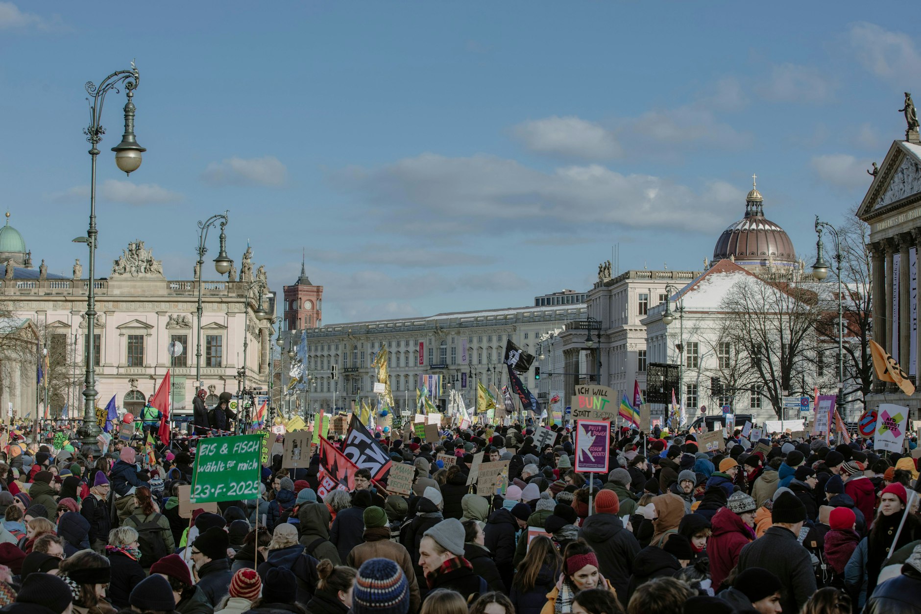 Demonstration gegen die AfD und Zusammenarbeit mit ihr, kurz vor der Bundestagswahl im Februar