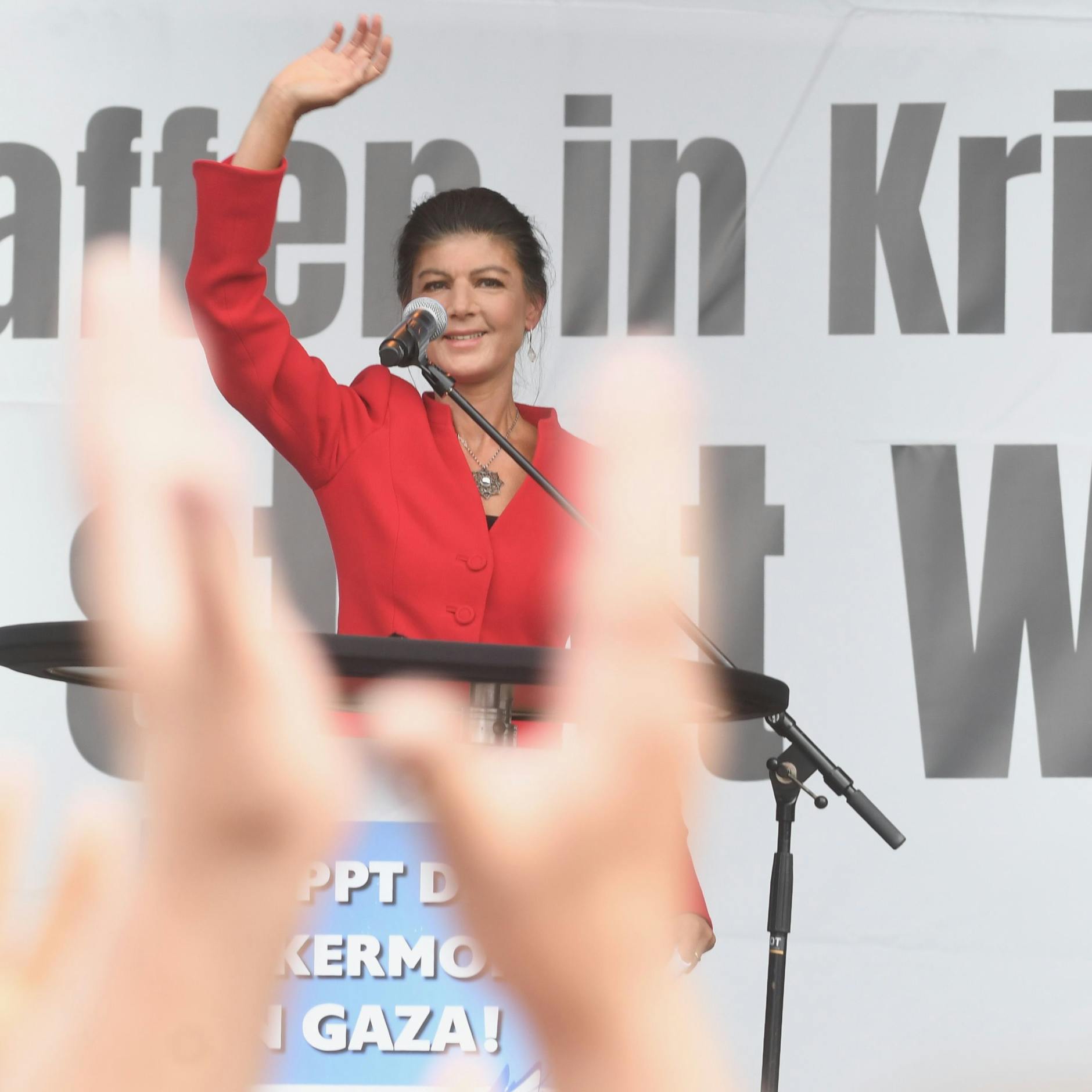 Image - Sahra Wagenknecht auf Gaza-Demo: Merz tritt das Völkerrecht „mit den Füßen“