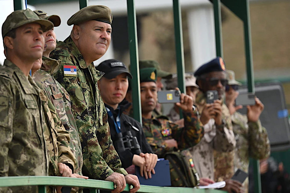 Ausländische Militärattachés beobachten die gemeinsamen russisch-belarussischen Militärübungen „Zapad 2025“ bei Borisov.