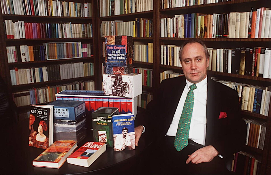 Der Immobilienunternehmer Bernd F. Lunkewitz kaufte den Aufbau-Verlag 1991 von der Treuhand, die ihn nach seinen Recherchen gar nicht hätte verkaufen dürfen. Bis 2008 blieb er dem Verlag treu.