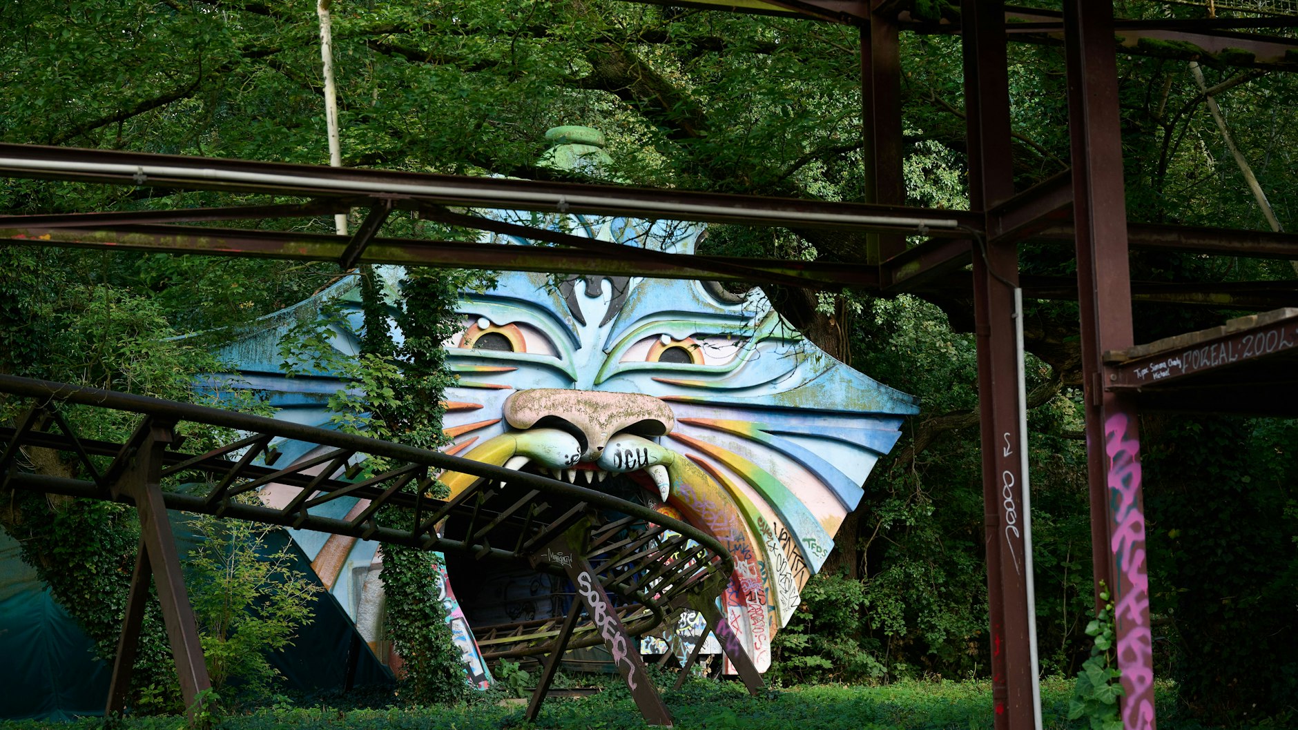 Die einstige Achterbahn Spreeblitz soll im neuen Spreepark zum Fußweg werden. Eine Achterbahn zu Fuß erkunden – Vergnügungspark-Fans können sich nichts Schöneres vorstellen.