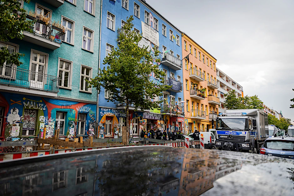 Der Streit um das besetzte Gebäude in der Rigaer Straße 94 geht weiter.